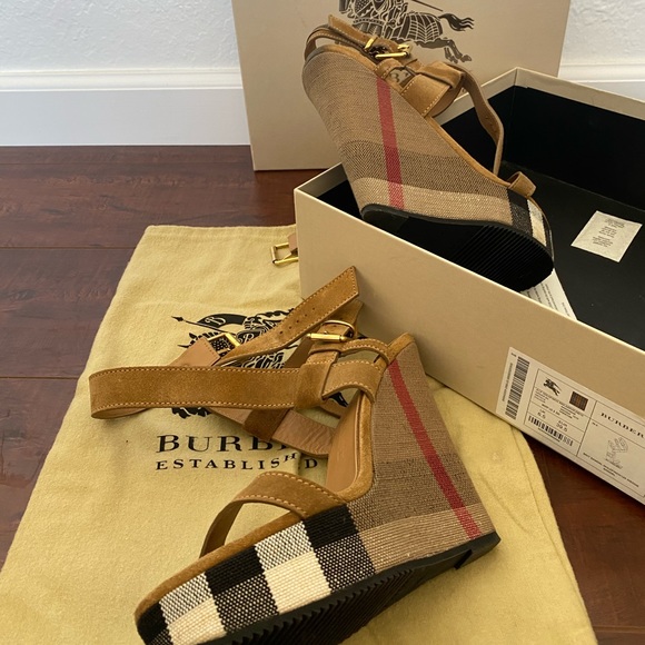 BURBERRY WEDGE SANDAL HEELS - Picture 2 of 3